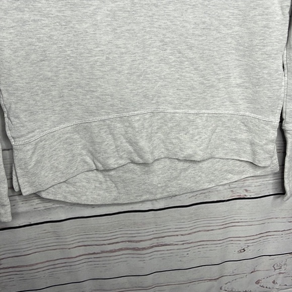Athleta HiLo Thin Sweatshirt w/a Thumbholes Sz XXS! - Picture 3 of 6